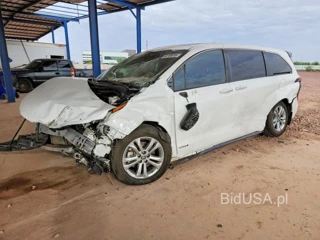 TOYOTA SIENNA XSE
