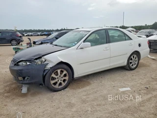 TOYOTA CAMRY XLE V6