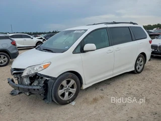 TOYOTA SIENNA LE