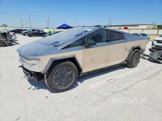 TESLA CYBERTRUCK