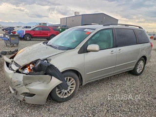 TOYOTA SIENNA XLE