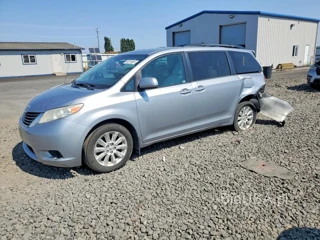 TOYOTA SIENNA LE