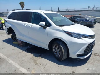TOYOTA TOYOTA SIENNA LE