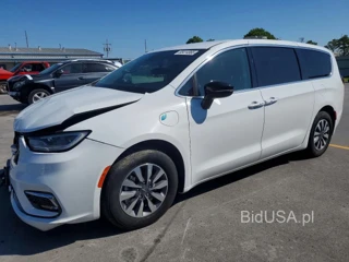CHRYSLER PACIFICA HYBRID SELECT