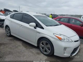 TOYOTA TOYOTA PRIUS THREE SE