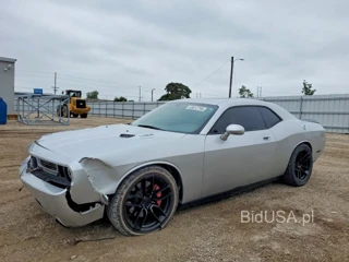 DODGE CHALLENGER SRT-8