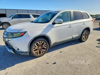 MITSUBISHI OUTLANDER SE