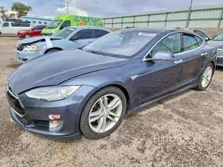 TESLA MODEL S 90D