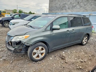 TOYOTA SIENNA LE