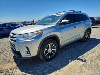 TOYOTA HIGHLANDER XLE