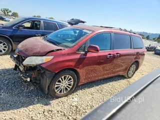 TOYOTA SIENNA XLE 8-PASSENGER