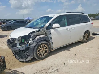 TOYOTA SIENNA XLE 8-PASSENGER