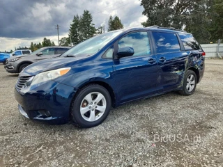 TOYOTA SIENNA LE