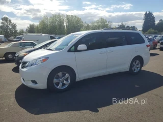 TOYOTA SIENNA LE