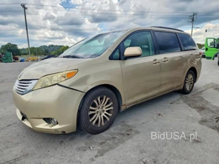 TOYOTA SIENNA XLE 8-PASSENGER