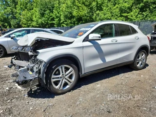 MERCEDES-BENZ GLA 250 4MATIC