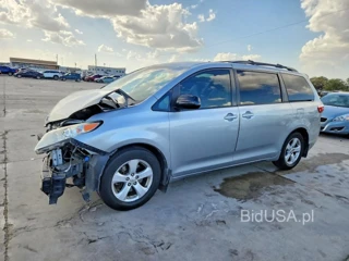 TOYOTA SIENNA LE