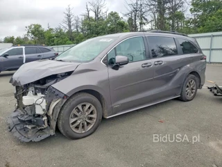 TOYOTA SIENNA LE
