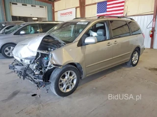 TOYOTA SIENNA XLE 7 PASSENGER