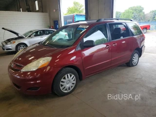 TOYOTA SIENNA LE 7-PASSENGER