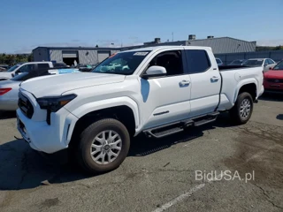 TOYOTA TACOMA SR5