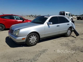 MERCEDES-BENZ E 320