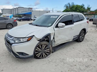 MITSUBISHI OUTLANDER SE