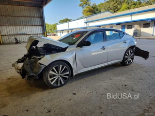 NISSAN ALTIMA SR