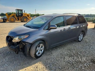 TOYOTA SIENNA LE