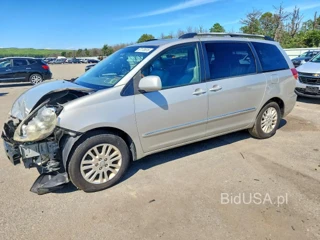 TOYOTA SIENNA XLE LIMITED 7-PASSENGER