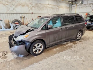 TOYOTA SIENNA LE