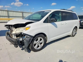 TOYOTA SIENNA LE