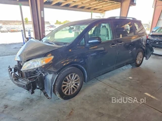 TOYOTA SIENNA XLE PREMIUM 8-PASSENGER