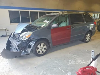 TOYOTA SIENNA LE 8-PASSENGER