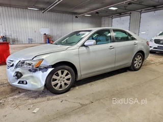 TOYOTA CAMRY XLE V6
