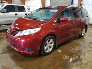 TOYOTA SIENNA LE