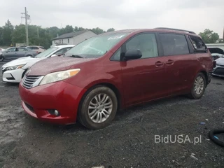 TOYOTA SIENNA XLE 8-PASSENGER