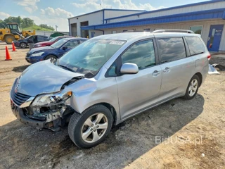 TOYOTA SIENNA LE