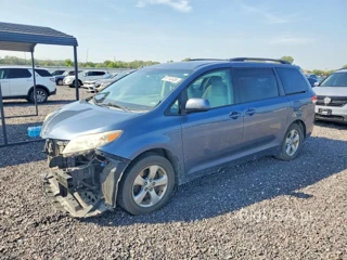 TOYOTA SIENNA LE