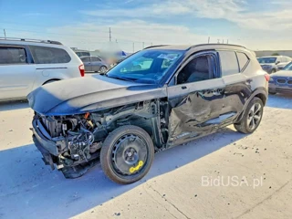 VOLVO XC40 PLUS