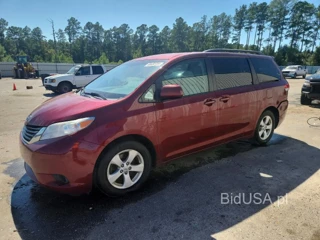 TOYOTA SIENNA LE