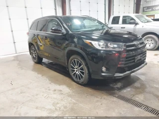 TOYOTA TOYOTA HIGHLANDER SE