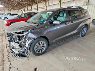 TOYOTA SIENNA LE