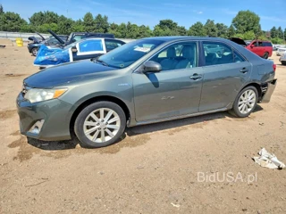 TOYOTA CAMRY HYBRID XLE