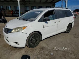 TOYOTA SIENNA XLE 8-PASSENGER