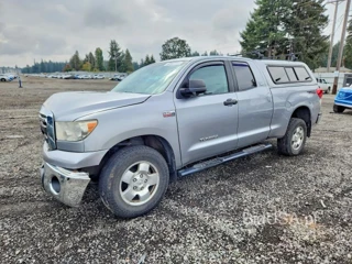 TOYOTA TUNDRA DOUBLE CAB SR5