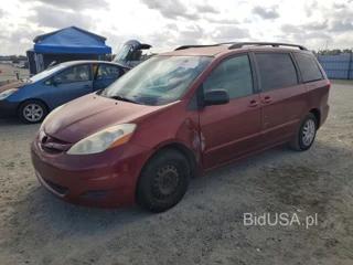 TOYOTA SIENNA LE 7-PASSENGER