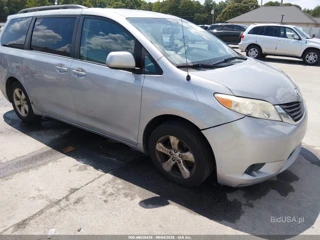 TOYOTA TOYOTA SIENNA LE V6 8 PASSENGER
