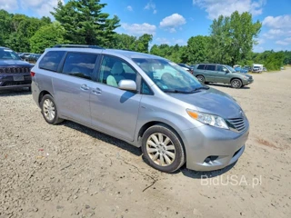 TOYOTA SIENNA LE
