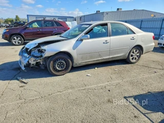 TOYOTA CAMRY XLE V6